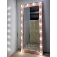 Светло-розовое гримерное зеркало с подсветкой в раме 180х80 